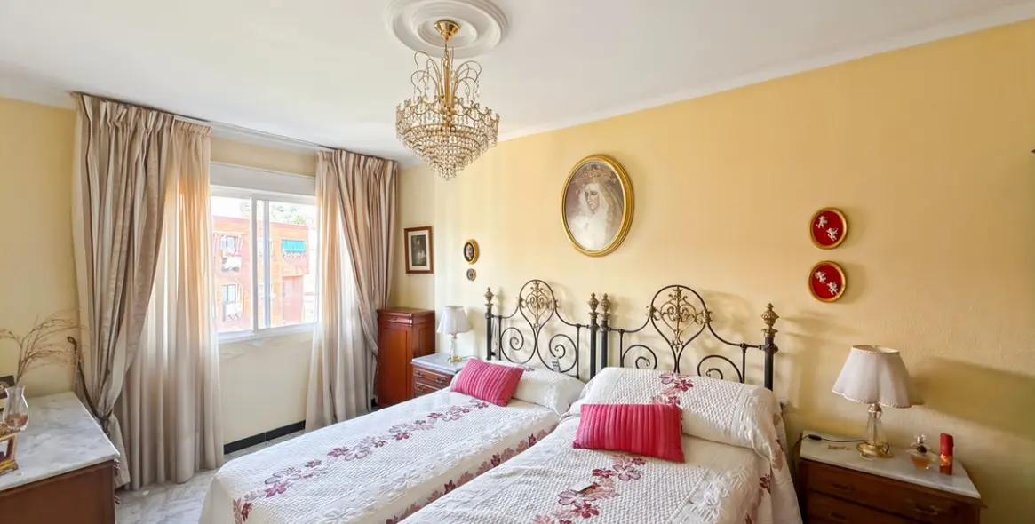 Sale of middle floor apartment in El Ejido 11