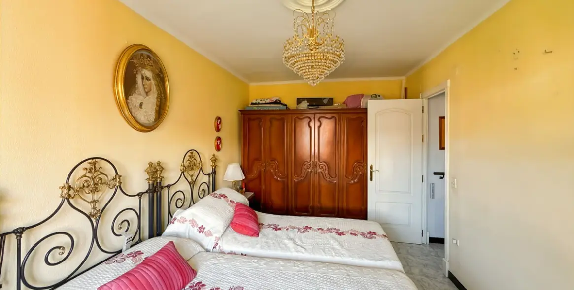 Sale of middle floor apartment in El Ejido 14