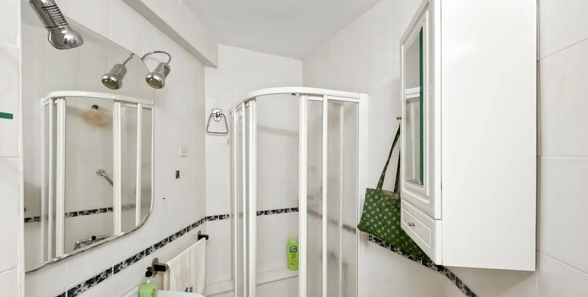 Sale of middle floor apartment in El Ejido 16