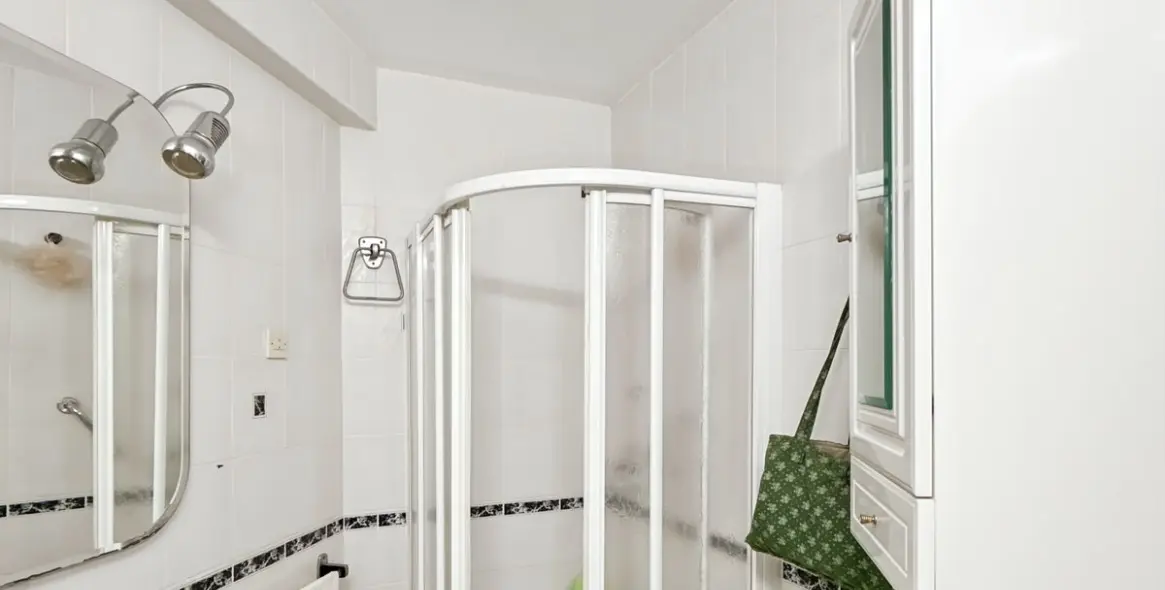 Sale of middle floor apartment in El Ejido 17