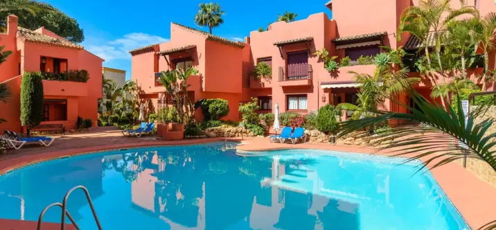 Продажа апартаментов на среднем этаже в Elviria 0