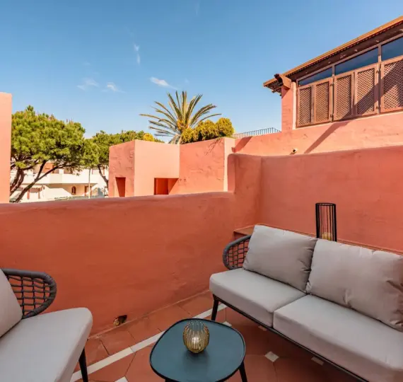 Продажа апартаментов на среднем этаже в Elviria