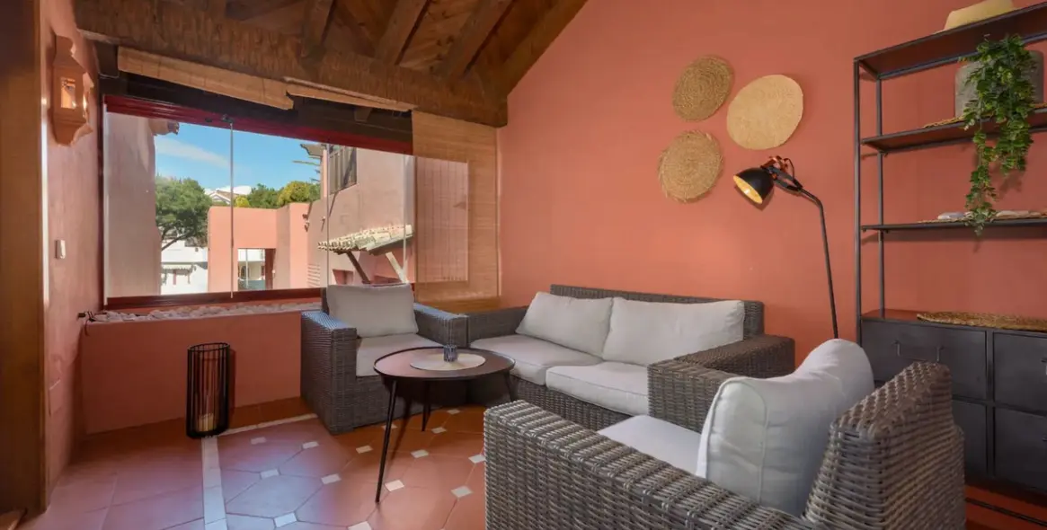 Sale of middle floor apartment in Elviria 6