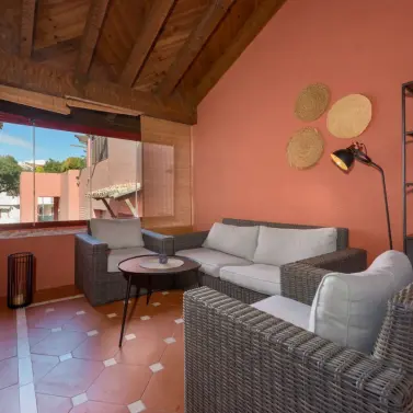 Sale of middle floor apartment in Elviria