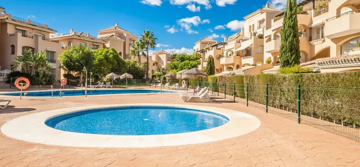 Sale of ground floor apartment in Elviria 0