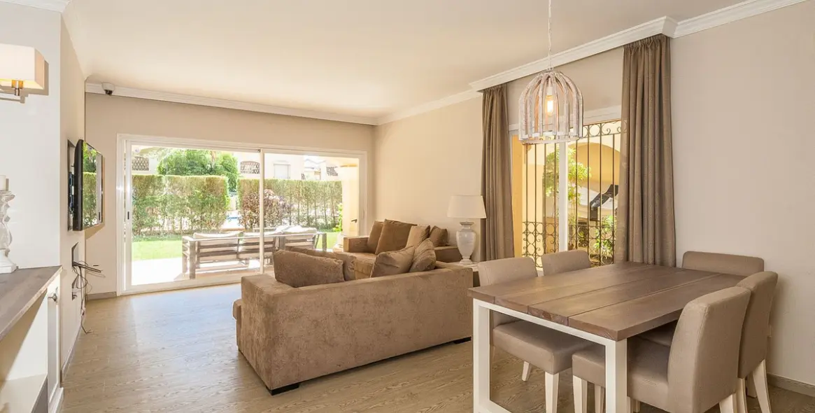 Sale of ground floor apartment in Elviria 4
