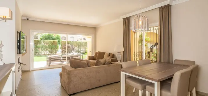 Sale of ground floor apartment in Elviria 3