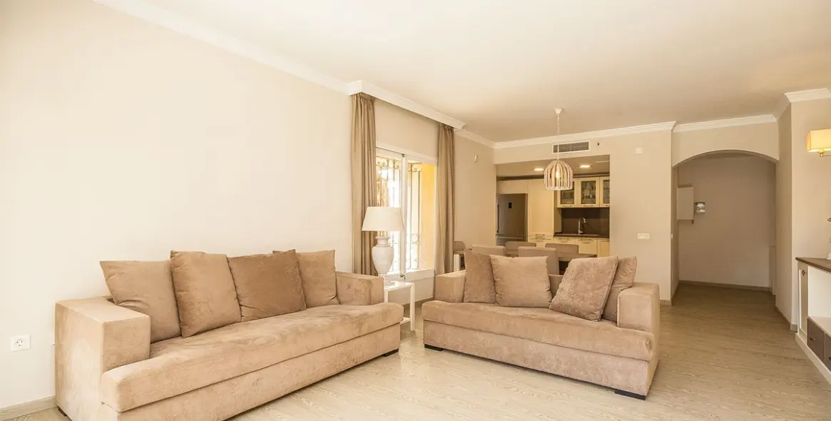 Sale of ground floor apartment in Elviria 5