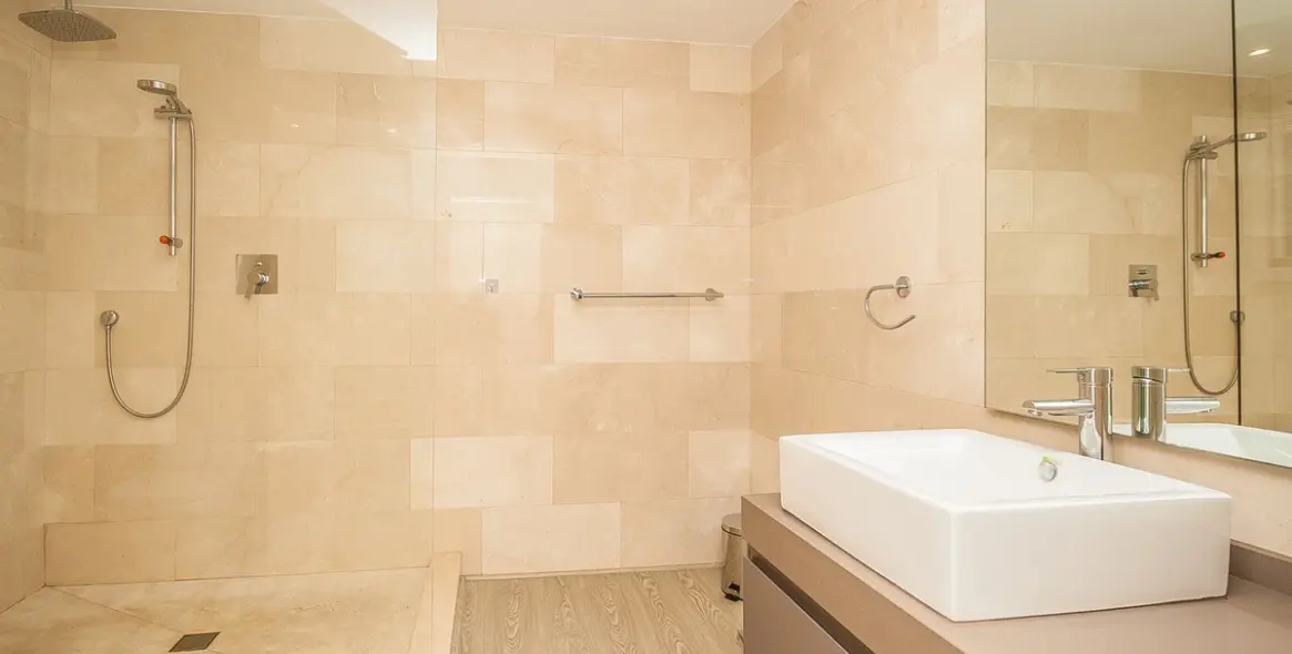 Sale of ground floor apartment in Elviria 8