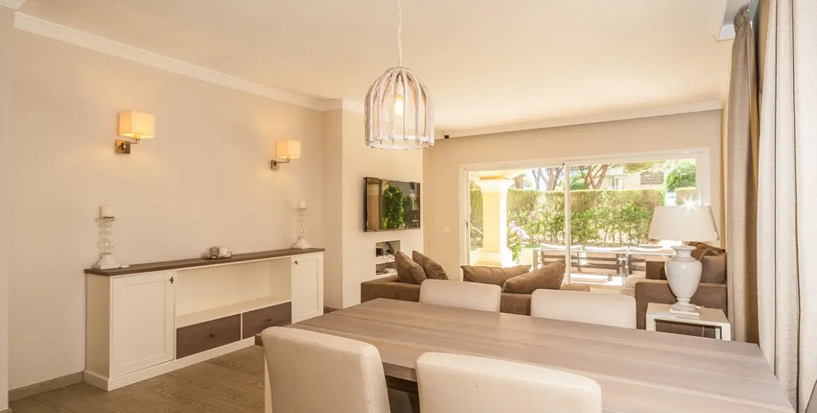 Sale of ground floor apartment in Elviria 12