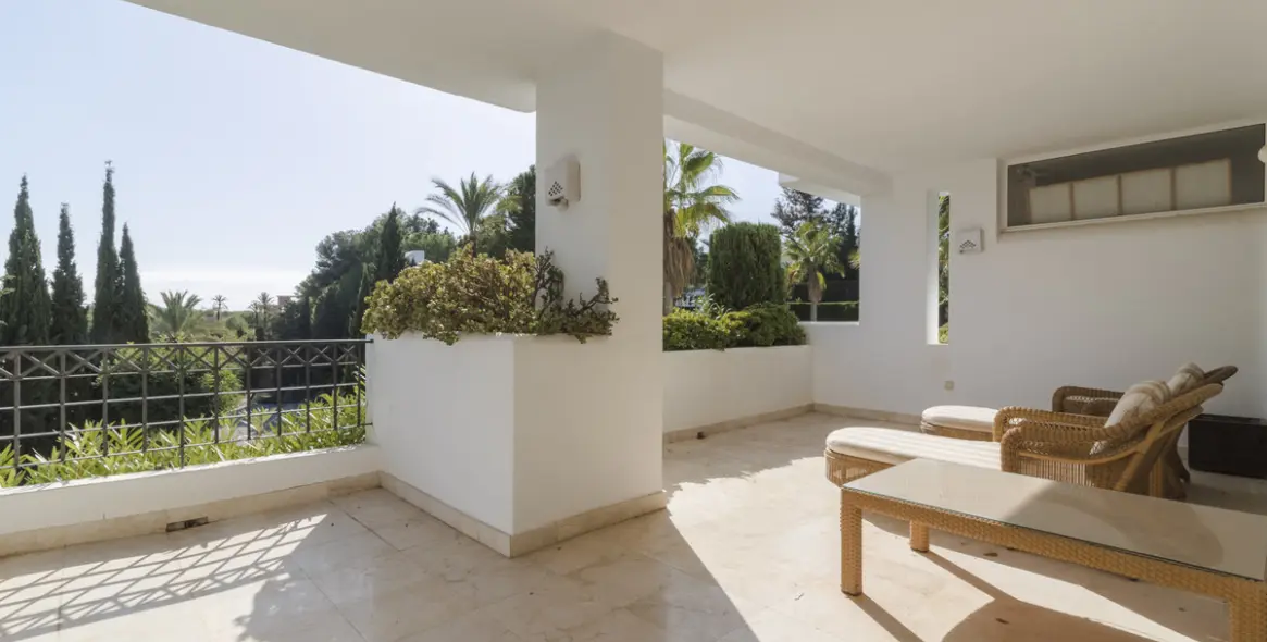 Sale of ground floor apartment in Río Real 1