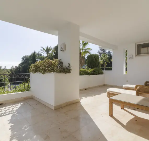 Sale of ground floor apartment in Río Real