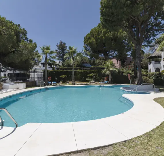 Sale of ground floor apartment in Río Real