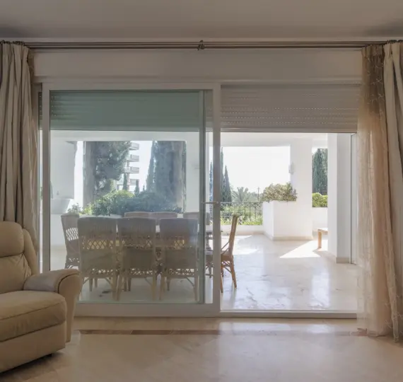 Sale of ground floor apartment in Río Real