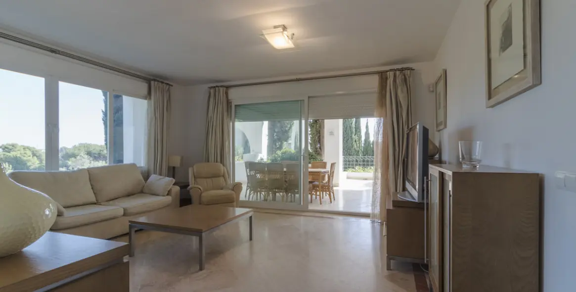 Sale of ground floor apartment in Río Real 5