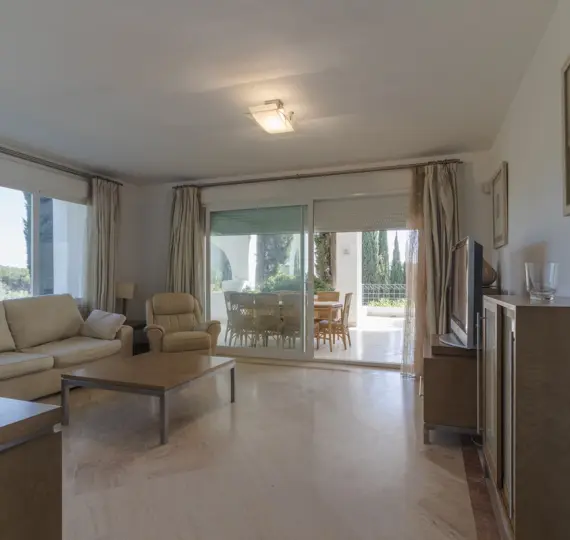 Sale of ground floor apartment in Río Real