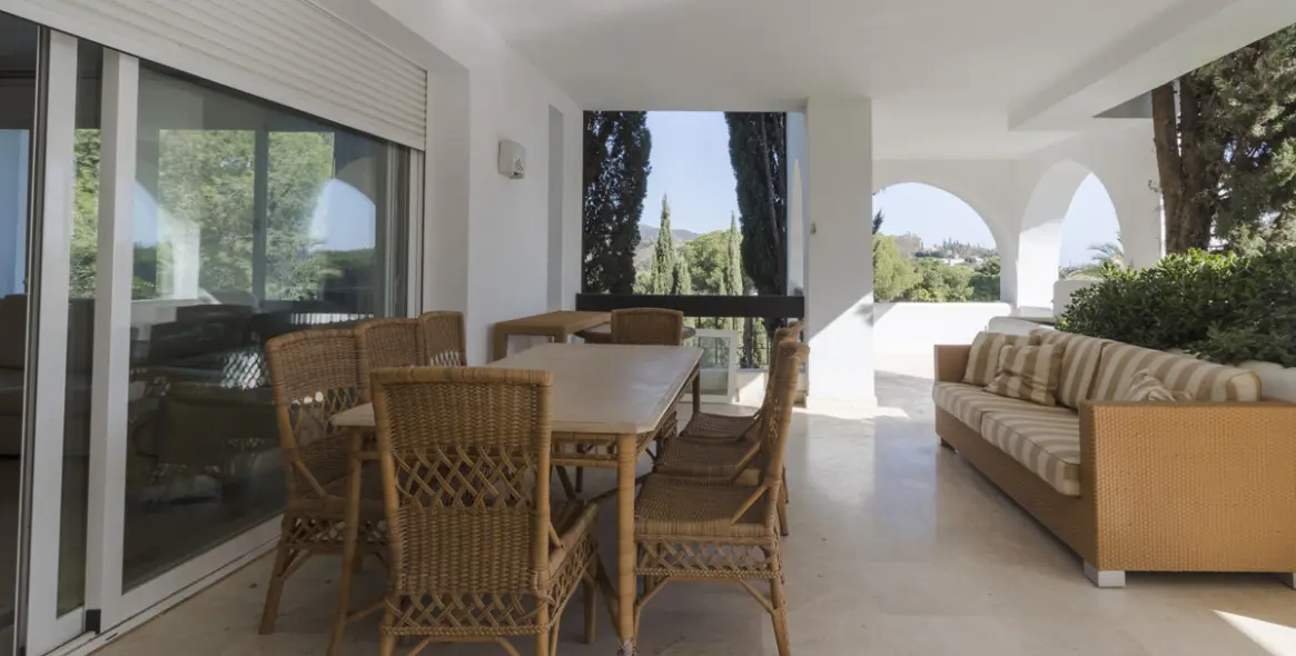 Sale of ground floor apartment in Río Real 6