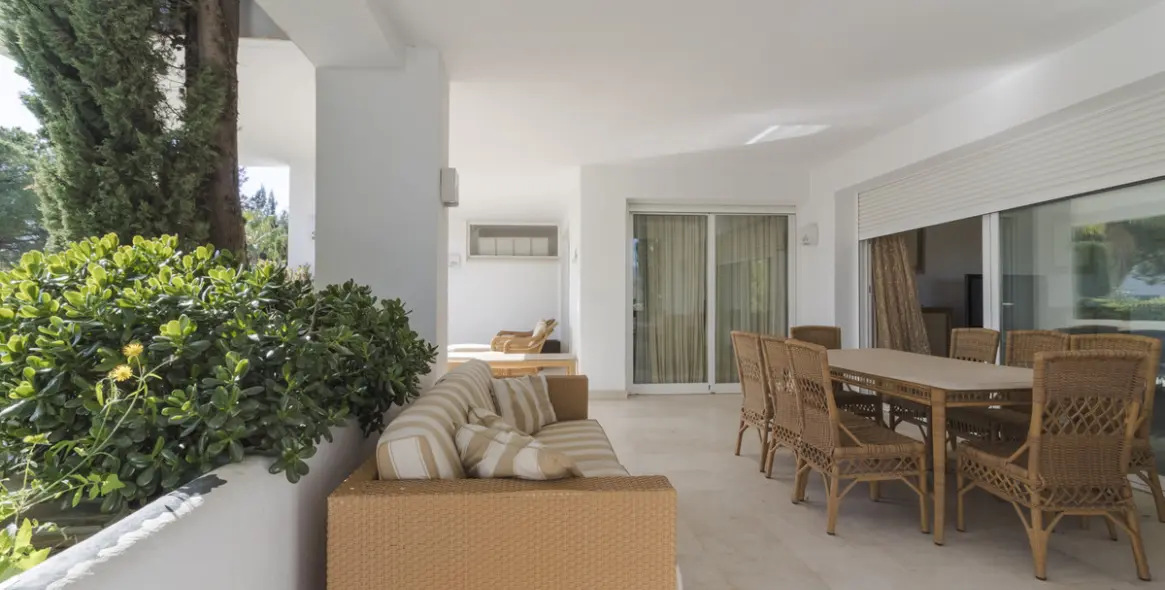 Sale of ground floor apartment in Río Real 7