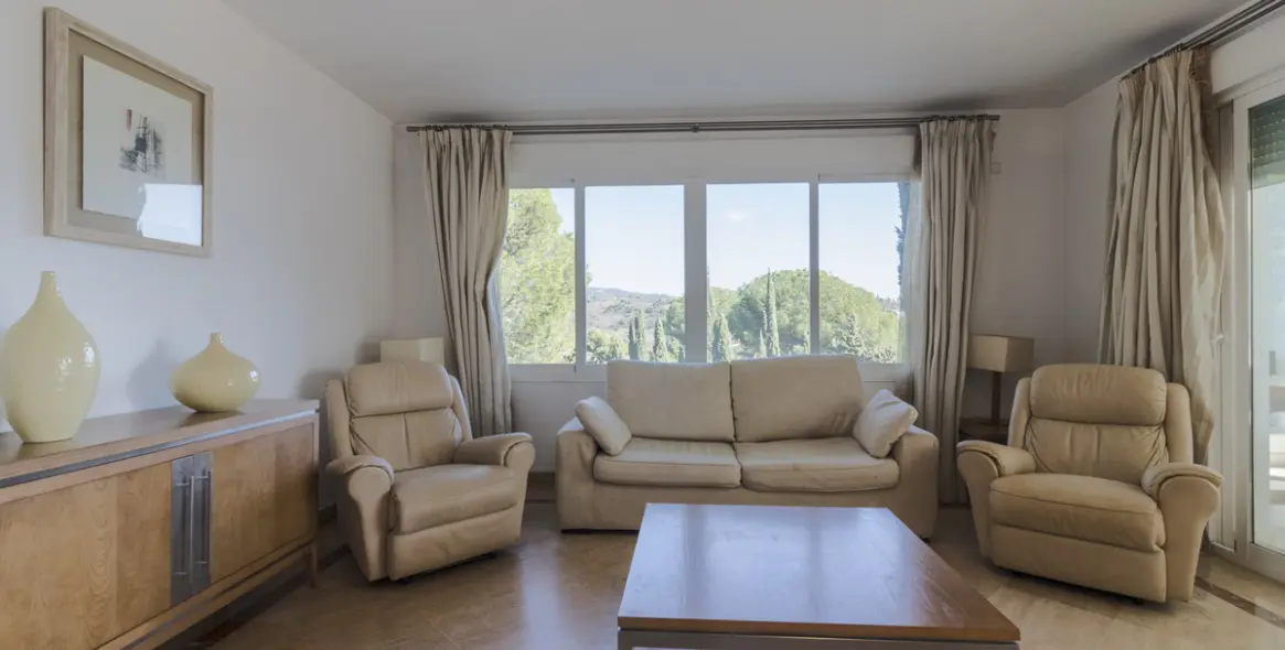 Sale of ground floor apartment in Río Real 9