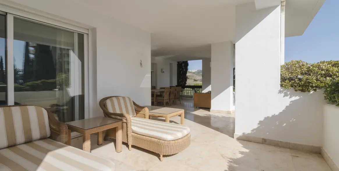 Sale of ground floor apartment in Río Real 18