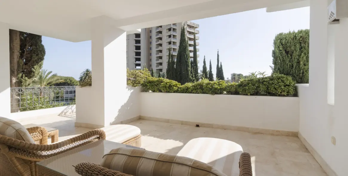 Sale of ground floor apartment in Río Real 19