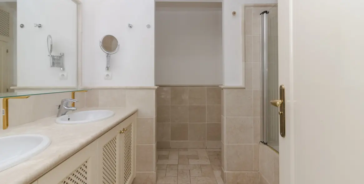 Sale of ground floor apartment in Río Real 20