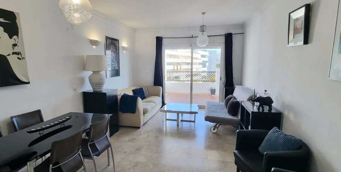 Sale of middle floor apartment in Puerto Banús 3