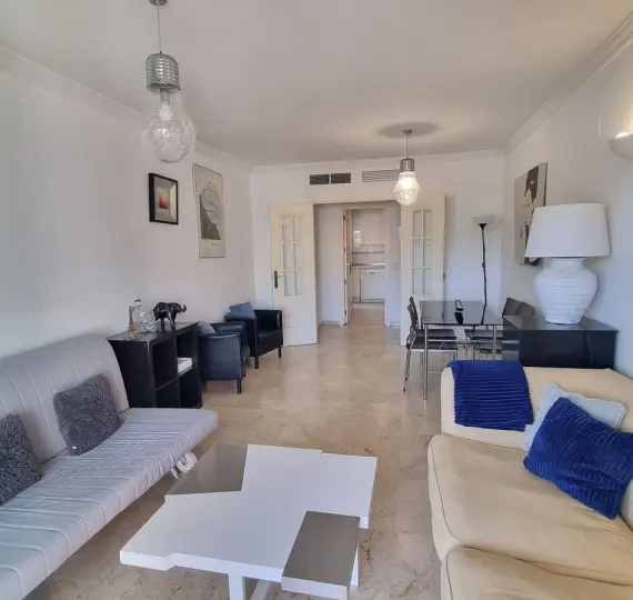 Продажа апартаментов на среднем этаже в Puerto Banús