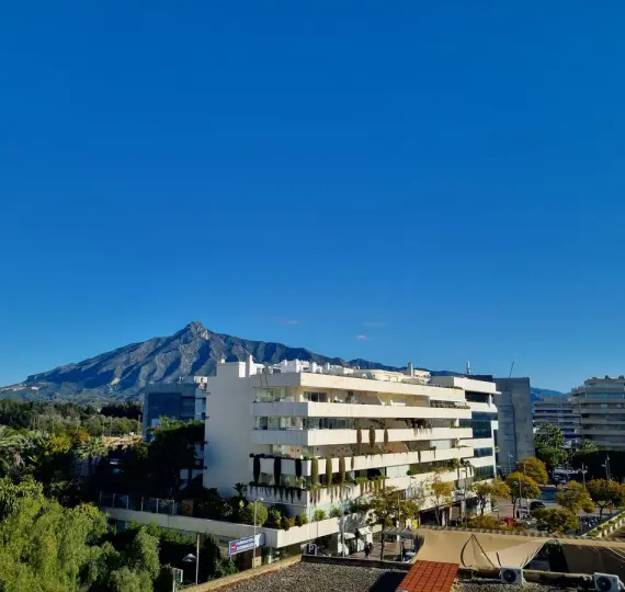 Продажа апартаментов на среднем этаже в Puerto Banús