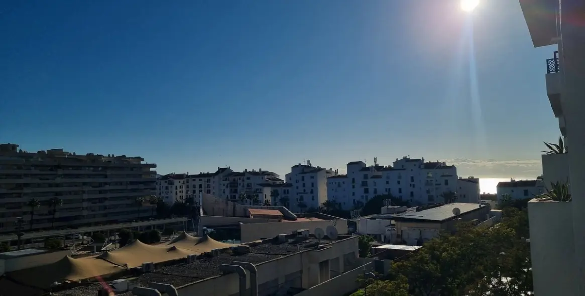 Sale of middle floor apartment in Puerto Banús 7