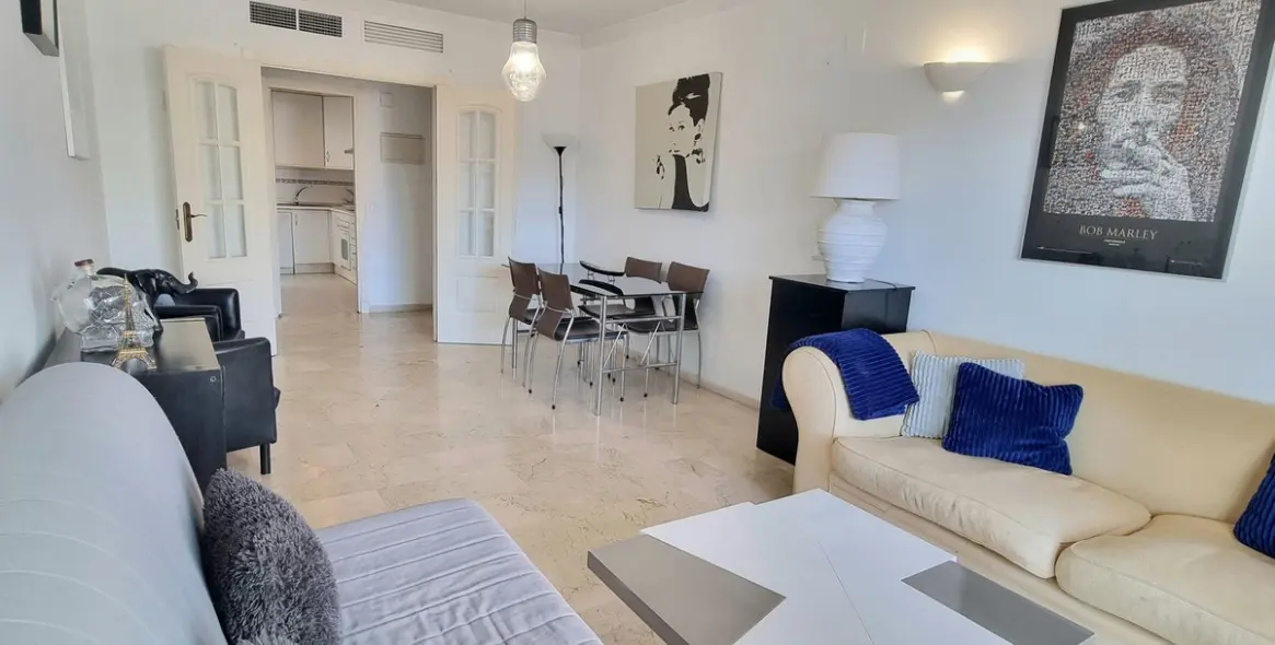 Sale of middle floor apartment in Puerto Banús 10