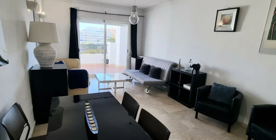 Sale of middle floor apartment in Puerto Banús 11