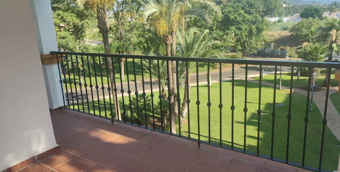 Sale of middle floor apartment in Nueva Andalucía 1