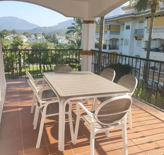 Продажа апартаментов на среднем этаже в Nueva Andalucía