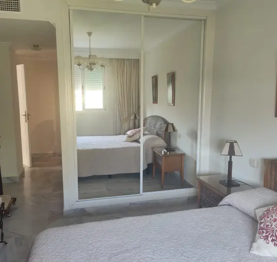 Продажа апартаментов на среднем этаже в Nueva Andalucía