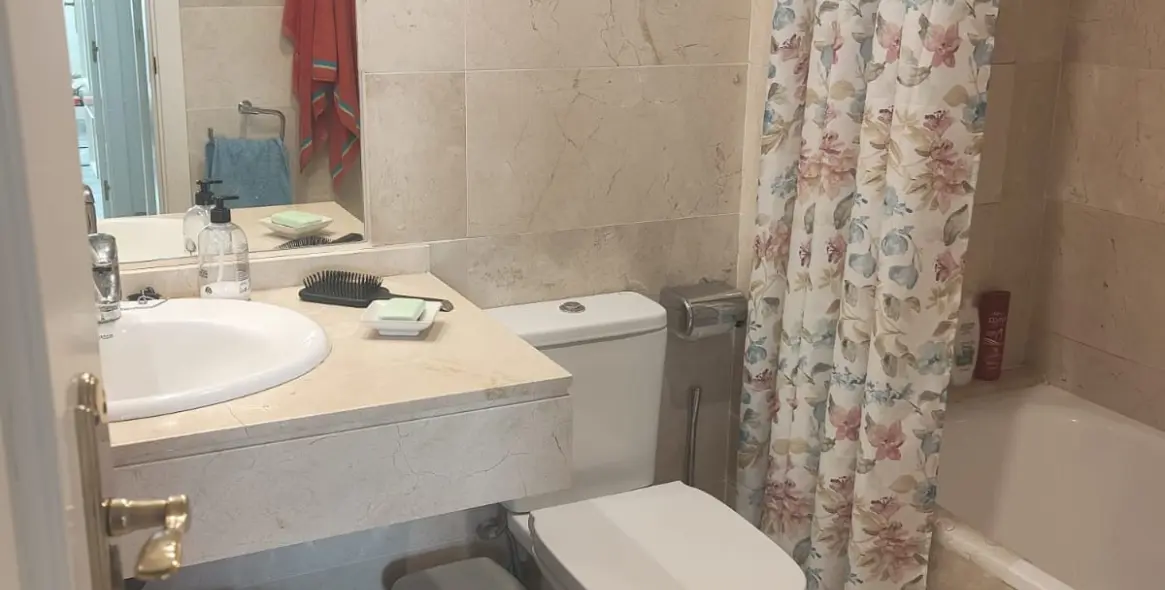 Sale of middle floor apartment in Nueva Andalucía 8