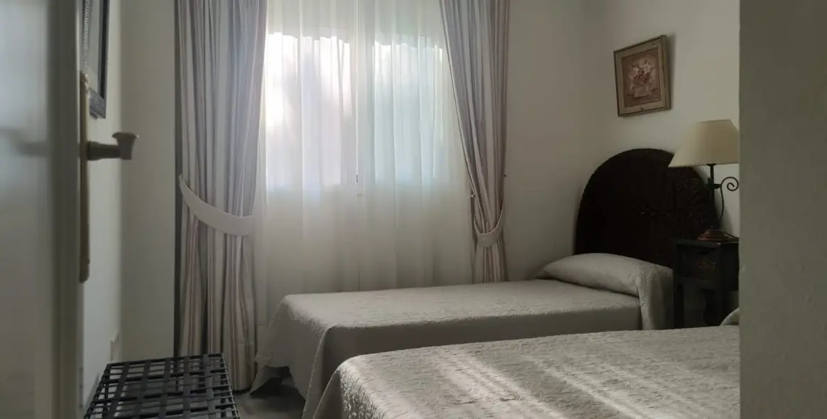 Sale of middle floor apartment in Nueva Andalucía 9