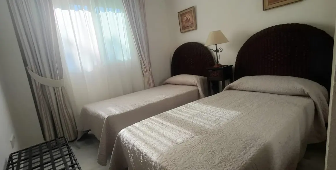 Sale of middle floor apartment in Nueva Andalucía 10