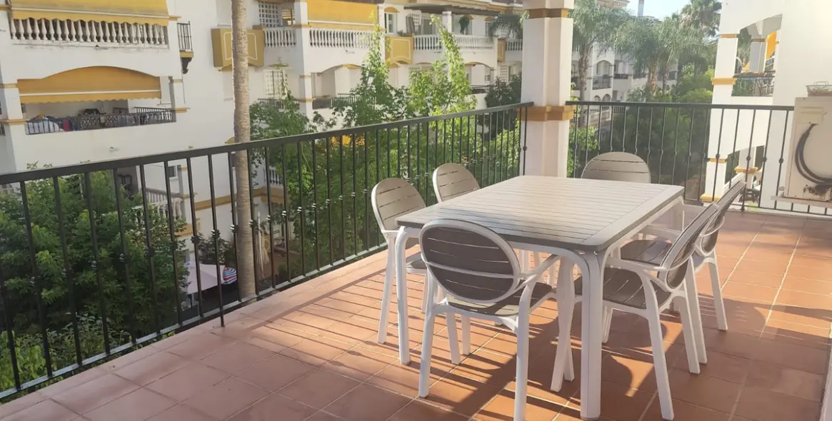 Sale of middle floor apartment in Nueva Andalucía 15