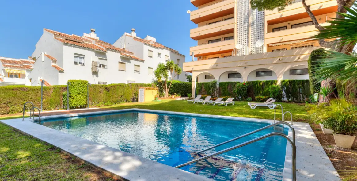 Long-term rent of middle floor apartment in Nueva Andalucía 2