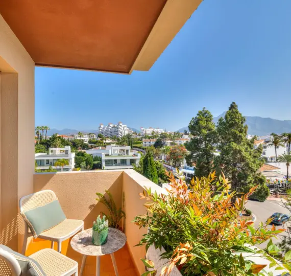 Long-term rent of middle floor apartment in Nueva Andalucía