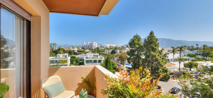 Long-term rent of middle floor apartment in Nueva Andalucía 4