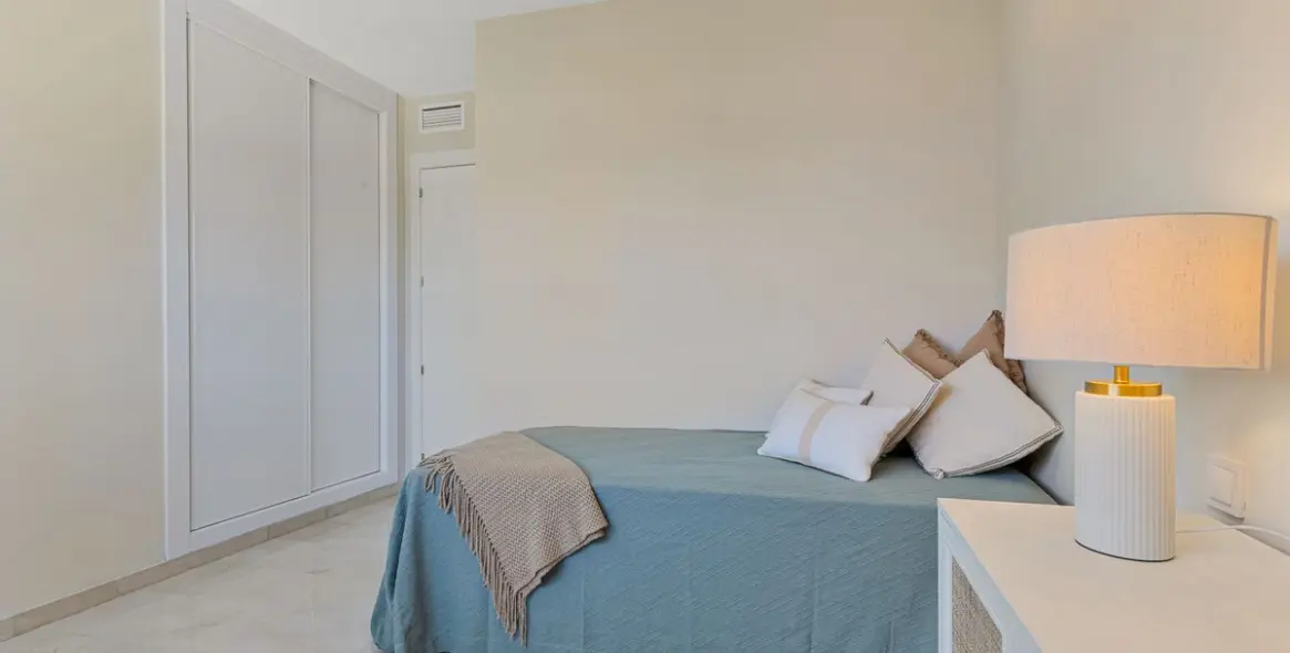 Long-term rent of middle floor apartment in Nueva Andalucía 11