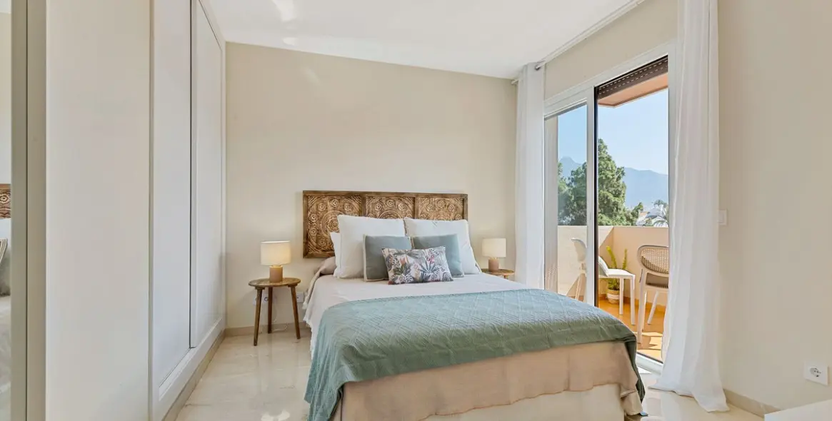 Long-term rent of middle floor apartment in Nueva Andalucía 12