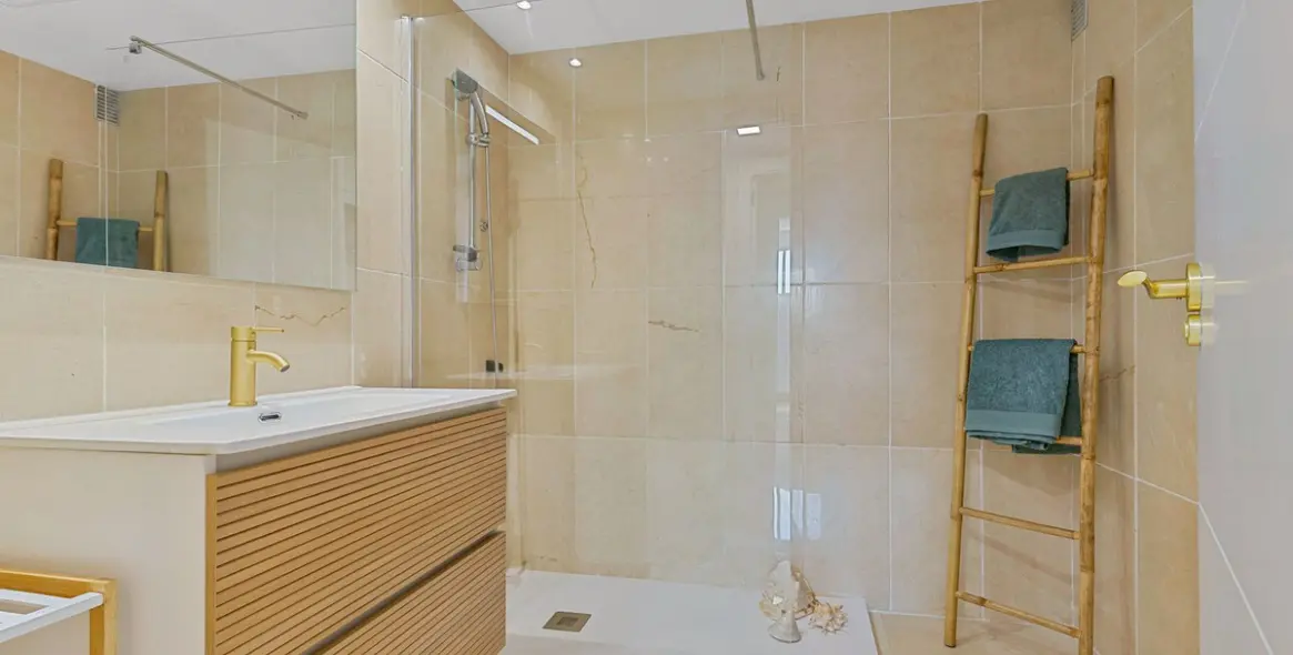 Long-term rent of middle floor apartment in Nueva Andalucía 18