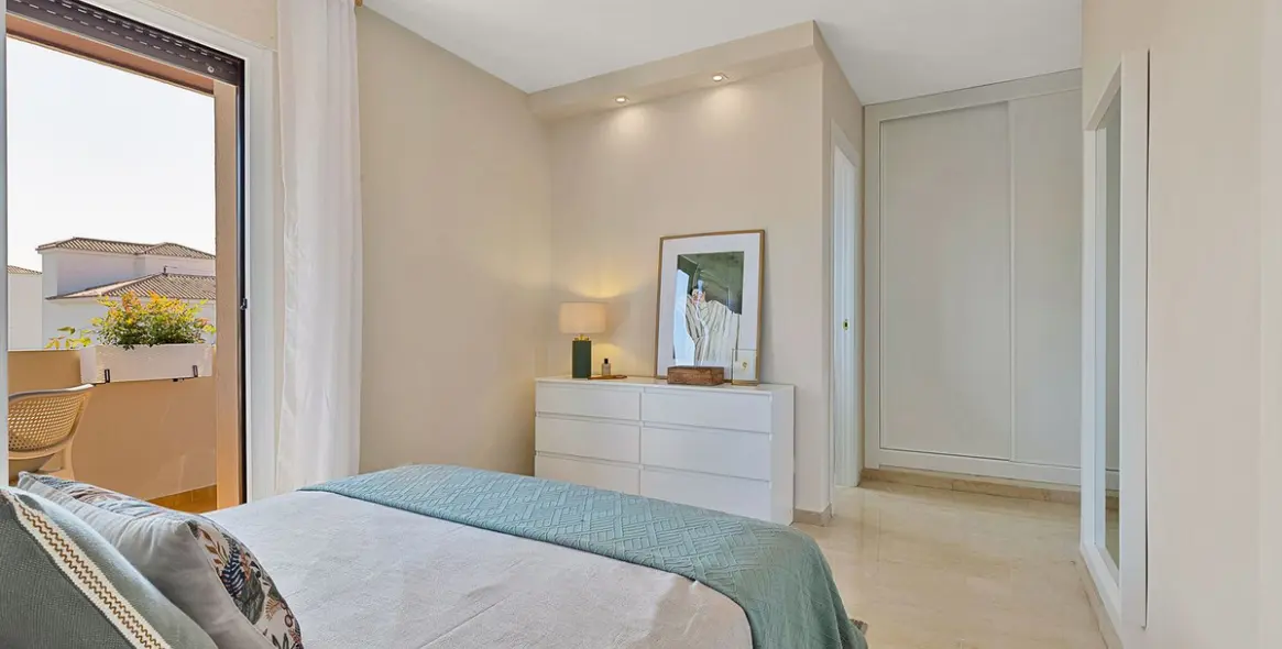 Long-term rent of middle floor apartment in Nueva Andalucía 19