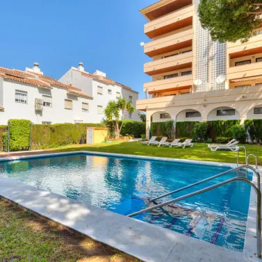 Продажа апартаментов на среднем этаже в Nueva Andalucía