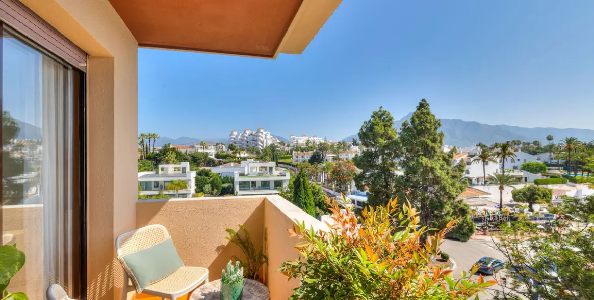 Продажа апартаментов на среднем этаже в Nueva Andalucía 10