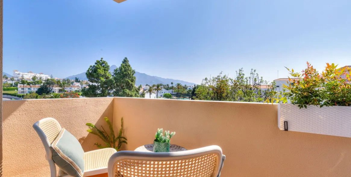 Продажа апартаментов на среднем этаже в Nueva Andalucía 23