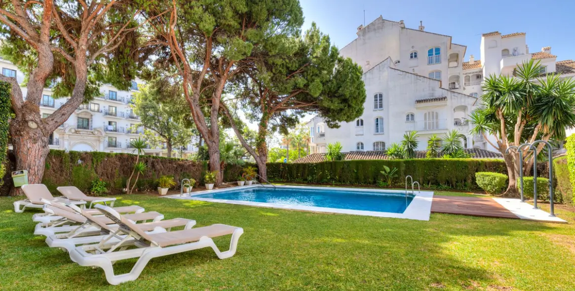 Продажа апартаментов на среднем этаже в Nueva Andalucía 26